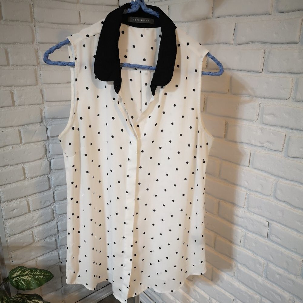 Suzy Shier Ladies Size Medium Black & White Polka Dot Sleeveless Blouse